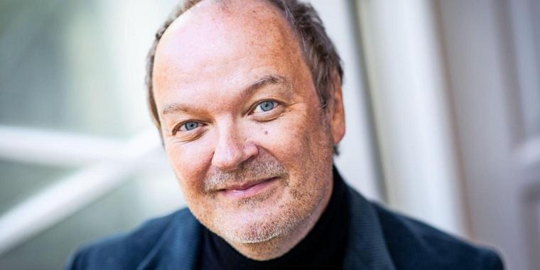 News die drei sprecher jens wawrczeck gibt sein debuet als saenger big teaser article